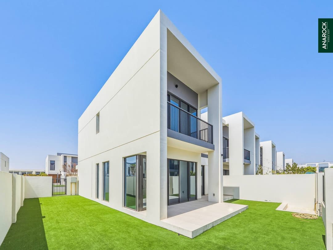 Corner Unit | Large Open Space | Private Garden