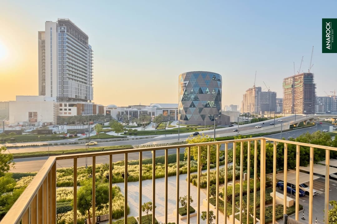 Fully Furnished | Mall and Community View